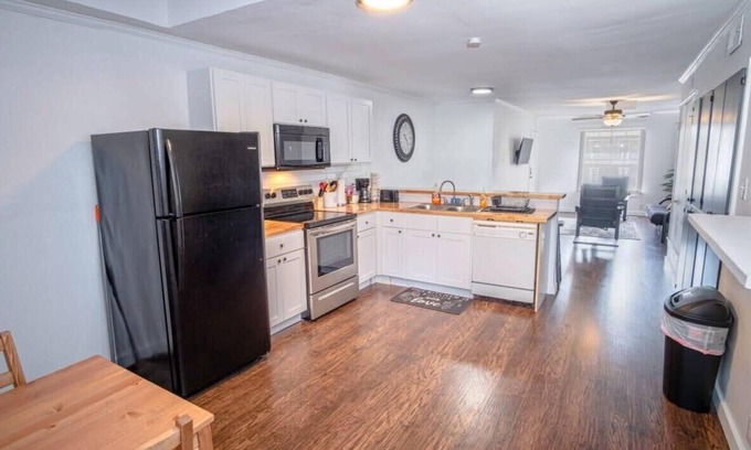 Midtown Apartment | Tranquil Getaway 3BR/2BA Near Downtown