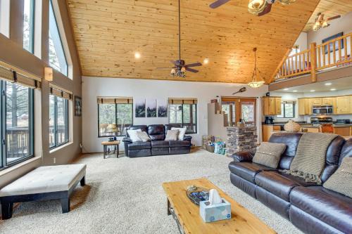 Heber House | Tranquil Heber-Overgaard Cabin with Decks and Grill!