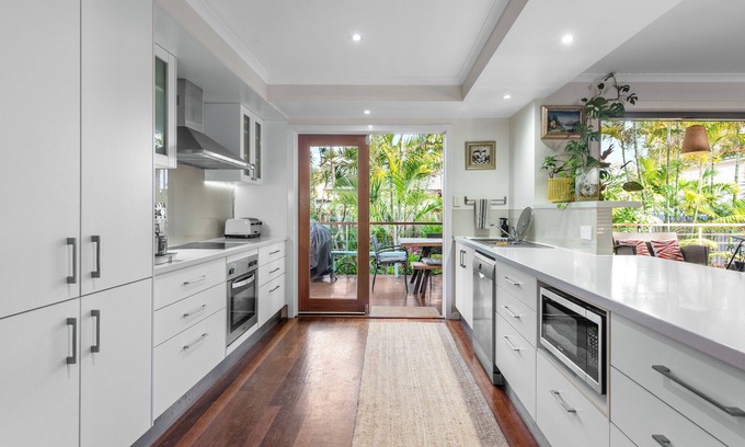 Redcliffe House | "Tranquil Hideaway in Central Redcliffe"