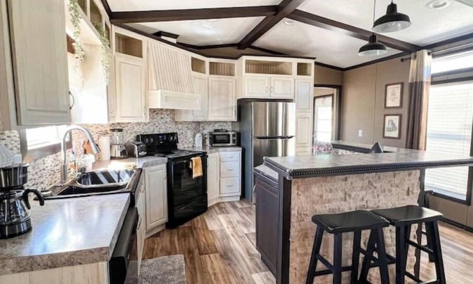 Dripping Springs House | Tranquil Hill Country Cabin near Pedernales Falls