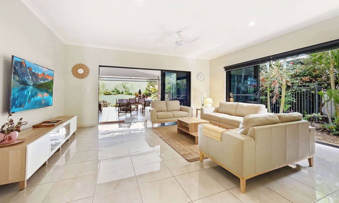 Banksia Beach House | Tranquil Home on Golf Course Estate