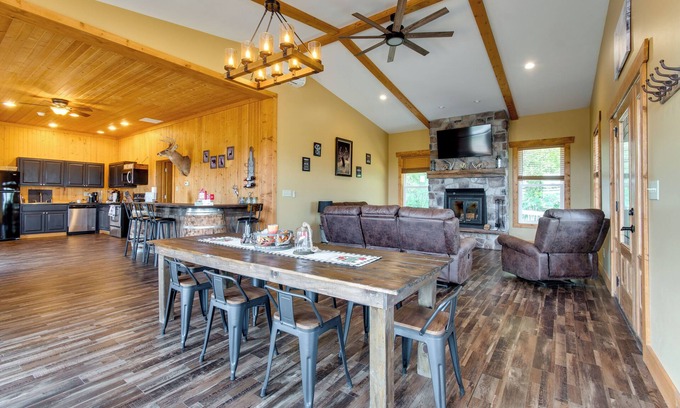 Huntsville Cabin | Tranquil La Prairie Retreat w/Patio & Fireplace!