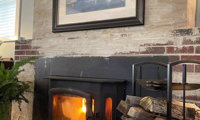 Monticello Cottage | Tranquil Lake Cottage