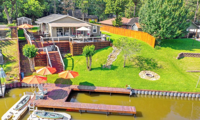 Tool House | Tranquil Lakefront Getaway w/boat dock, kayaks and firepit.