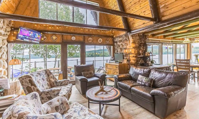 Grand-Remous Ski Chalet | Tranquil Lakeside, Private Dock, Kayak, Fire Pit