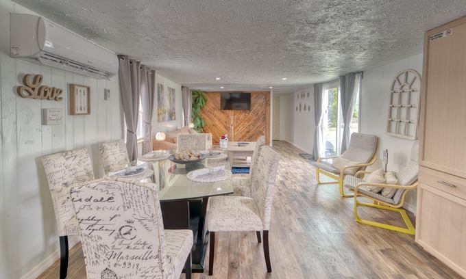 Southside Rural Community House | Tranquil Oasis, Private Entrance & Kitchen