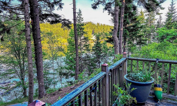 Southport House | Tranquil Ocean view home with a washer & dryer and a relaxing Deck