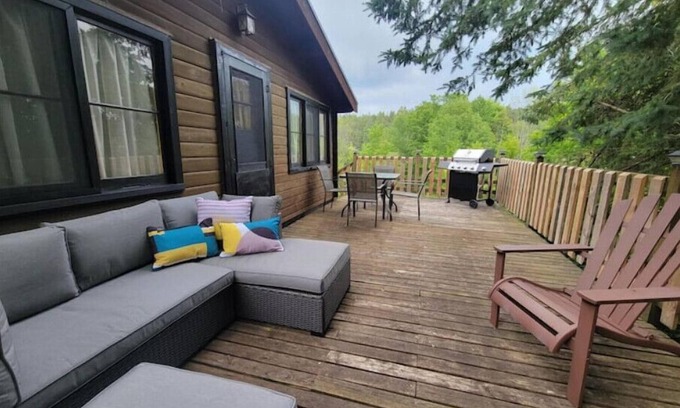 Mulmur Cabin | Tranquil Off-Grid Oasisn