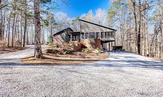 Bogart Cabin | Tranquil, Peaceful Riverhouse in Monroe GA; Close to Athens!