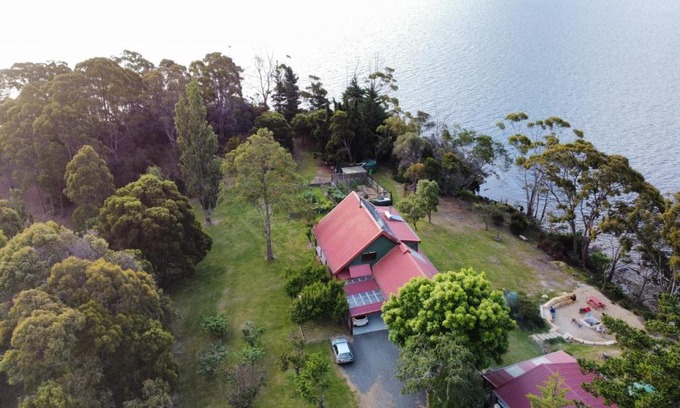Deep Bay House | Tranquil Point