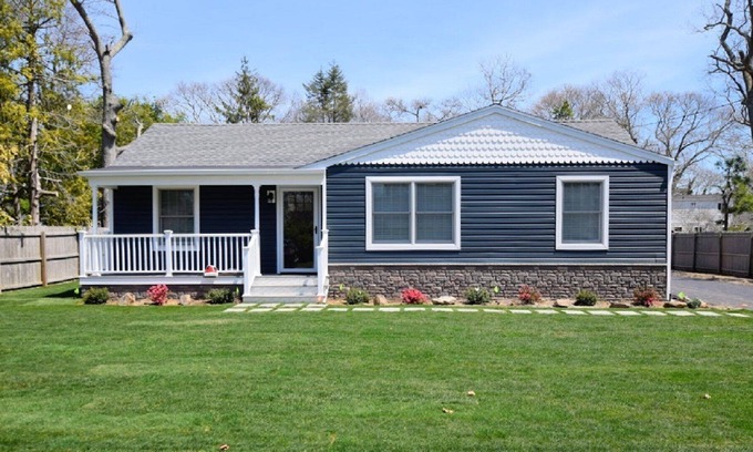 Bellport House | Tranquil, relaxing, brand new, house in beautiful Bellport Village.