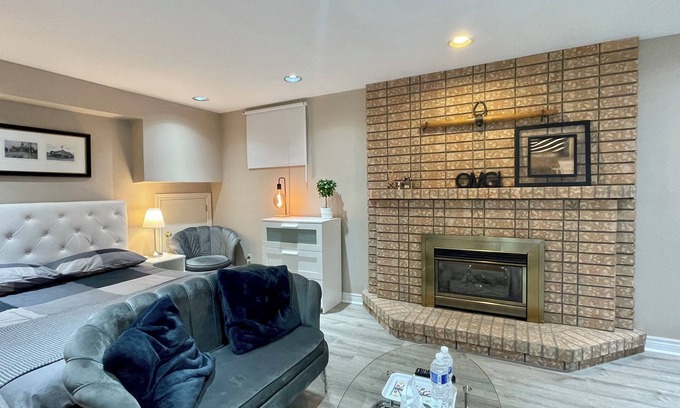 Willowdale House | Tranquil Retreat: Cozy Independent Space Awaits You, North York