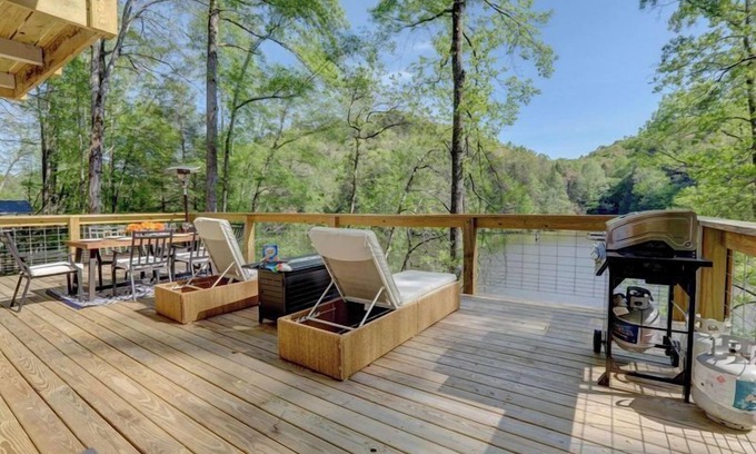 Pittsburg House | Tranquil retreat minutes to I-75 w/amazing views!