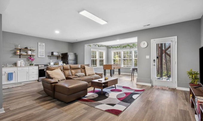 Glen Allen Condo | Tranquil Retreat: Woodland Views & Peaceful Vibes!