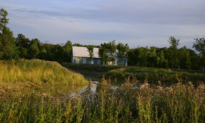 Montpelier House | Tranquil Retreat - Wooded Trails and Pond