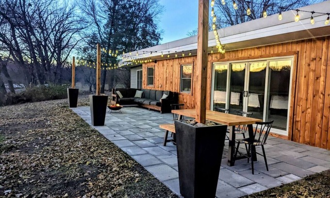 Cedar Falls House | Tranquil Riverview Retreat