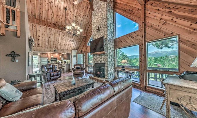 Ruidoso House | Tranquil Ruidoso Cabin with Private Hot Tub!