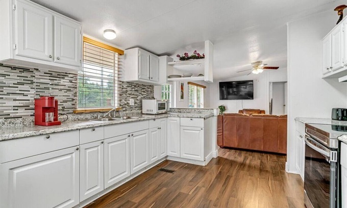 Wesley Chapel House | Tranquil & Serene Country Home. Minutes to Busch Gardens and Major Attractions.