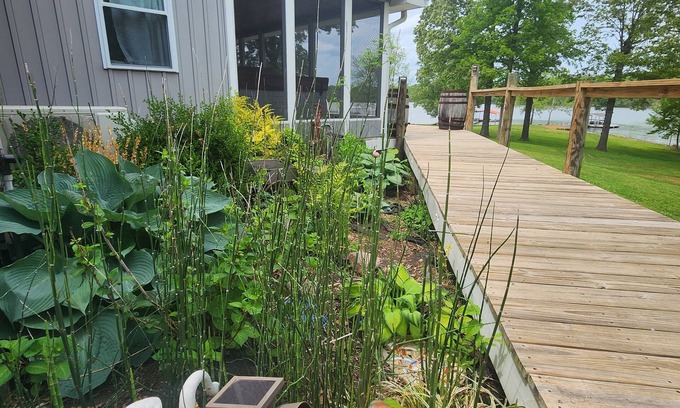 Benton Apartment | Tranquil setting! Desired location on Ky Lake with dock. Minutes to town.