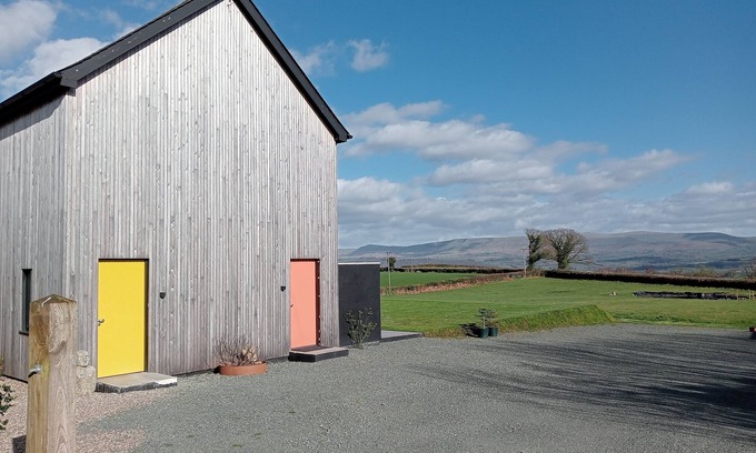 Llandefalle Apartment | Tranquil setting overlooking the Black Mountains in a well-equipped apartment.