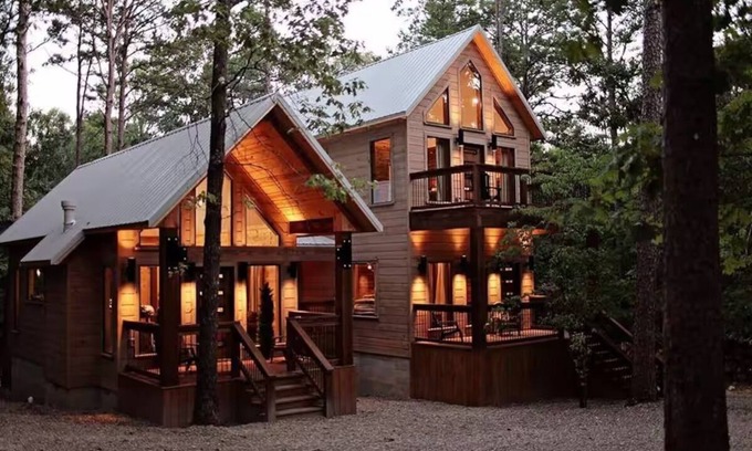 Broken Bow Cabin | Tranquil Skies Cabin - Charming 2-bedroom cabin, pet-friendly.