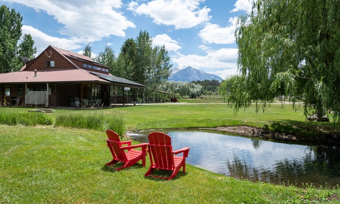 Carbondale House | Tranquil & Spacious 2Bd in C’dale. Majestic, clean, comfy, close 2 skiing, WiFi