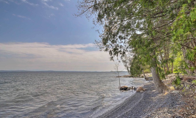 North Hero Apartment | Tranquil Studio w/Private Beach on Lake Champlain!