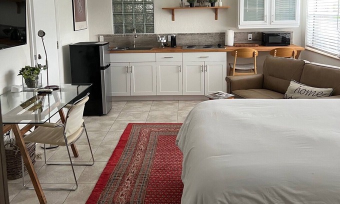 Southgate Apartment | Tranquil studio with AC in sunny Sarasota, close to beach and downtown Sarasota