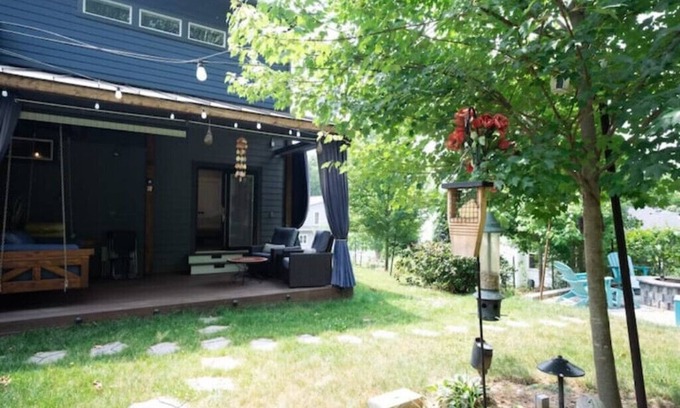 Herndon Apartment | Tranquil Sugarland Retreat Close to Airport/Metro