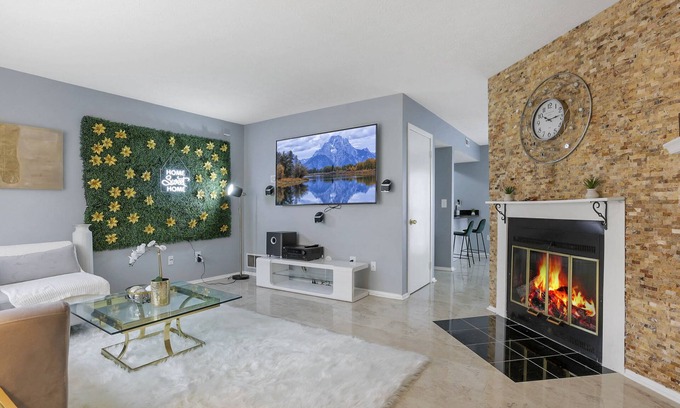 Columbus House | Tranquil Townhome