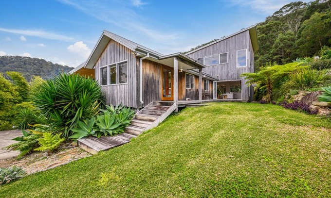 Korora House | Tranquil Treetop Haven 3BR House with breathtaking views