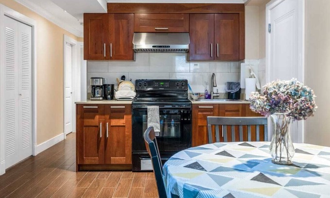 Arbutus Ridge House | Tranquil unit in Vancouver's Vibrant Neighborhood