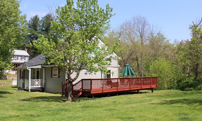 Brownsville House | *Tranquil Valley Cottage*
