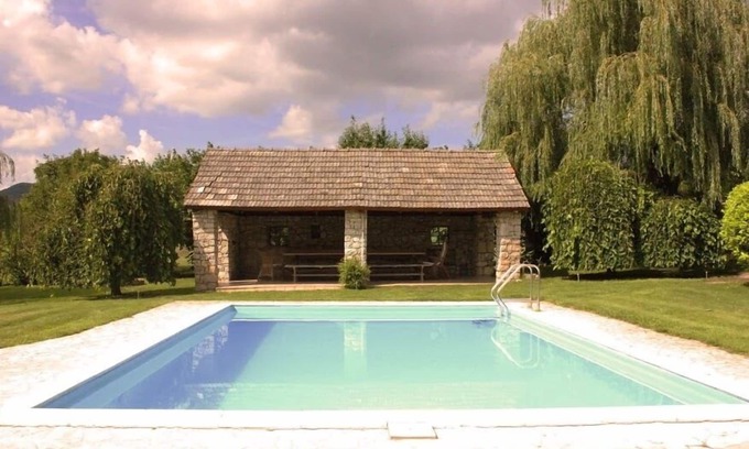 Kaptalantoti Villa | Tranquil villa in the Hungarian vinecountry