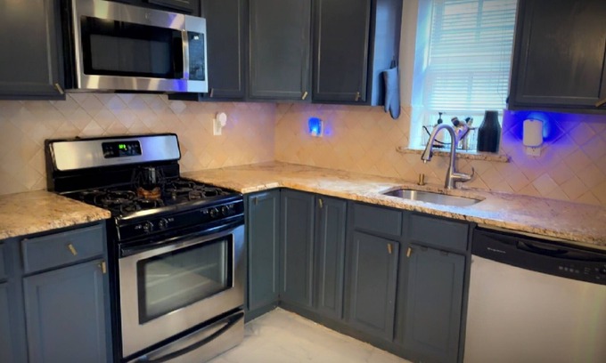 Bath Beach Condo | Tranquil Zen 2 Bedroom in heart of Brooklyn With out door space