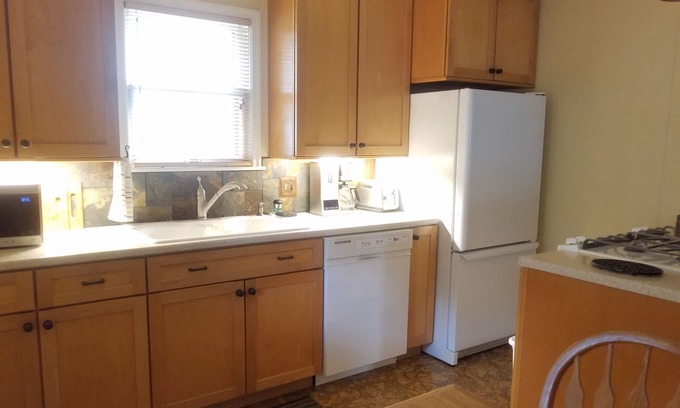 Zilker House | Tranquil Zilker neighborhood bungalow in 78704 on street front quiet cul de sac