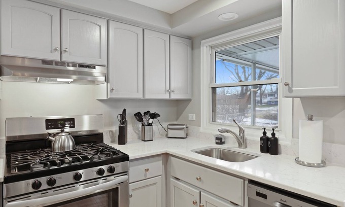 Wasco House | Tranquility 4BR, 2BA
