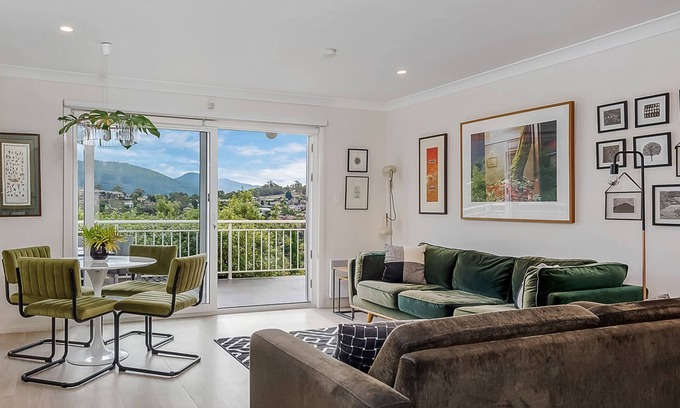 Lenah Valley House | Tranquility Base: stunning mountain & valley views