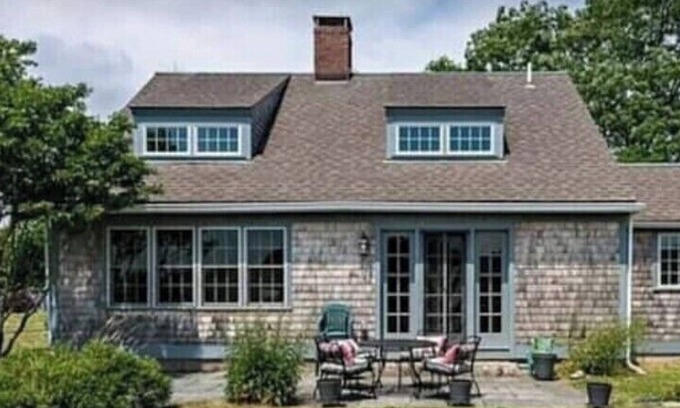 Little Compton House | Tranquility & beauty! Entire house & garden in a meadow overlooking a reservoir.