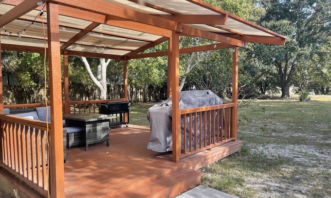 Spring Hill House | Tranquility on a Lake House- 3 miles from Weeki Wachee River