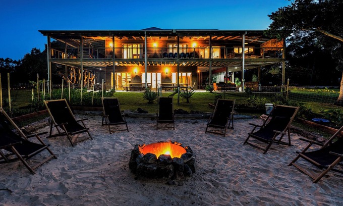 Woolgoolga House | Tranquilo Beach House Beachfront Retreat for 12 Pool Wildlife Accessibility