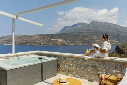 Limeni Hotel | Trapela Limeni Luxury Suites