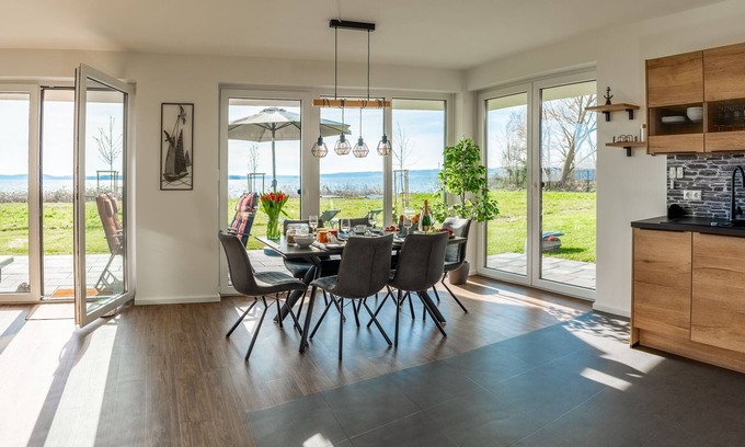 Schwerin House | Traumhaft Gelegener Ferienbungalow Direkt am Schweriner See