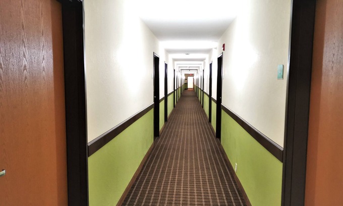 Miner Hotel | Travel Inn & Suites - Sikeston/Miner (i-55 Exit-67)