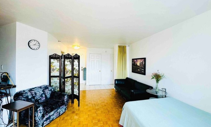 St. James Town Apartment | Traveler's Home