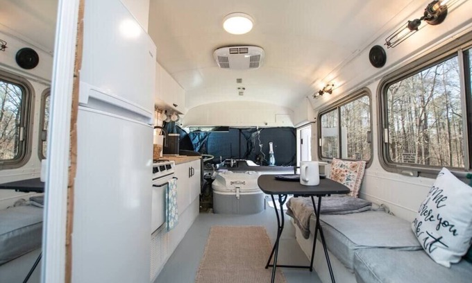 Bowdon Junction House | Travelers rest: Skoolie stay