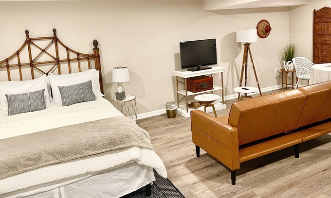 Hillen Apartment | Traveling Nurse Suite