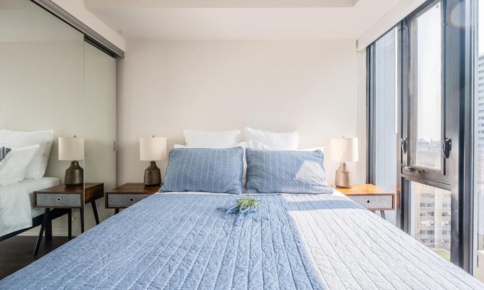 Bloor-Yorkville Apartment | Traveller home in centre Toronto