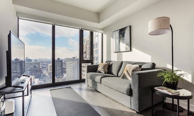 Bloor-Yorkville Condo | Traveller’s home Yorkville Toronto