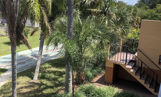 Fort Myers Hotel | Travelodge by Wyndham Fort Myers North